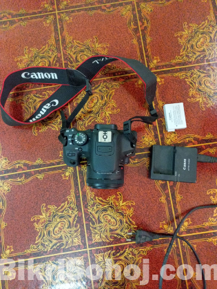 Canon EOS 700d(made in japan)